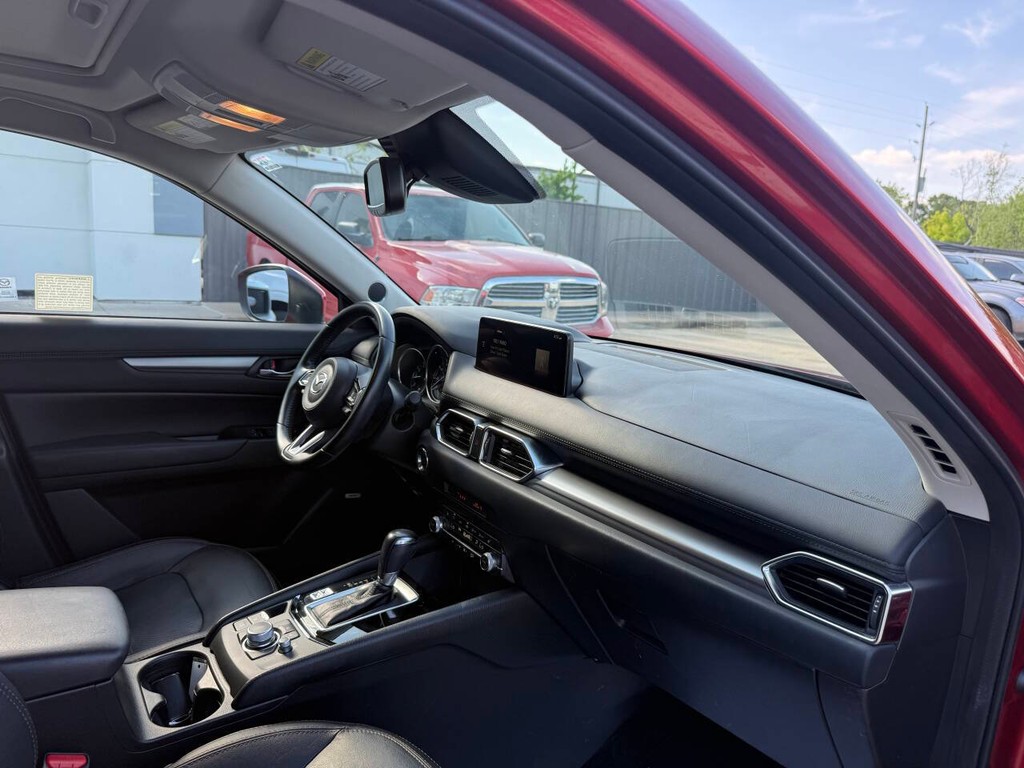 Mazda CX-5 Vehicle Full-screen Gallery Image 09