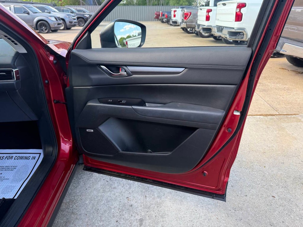 Mazda CX-5 Vehicle Full-screen Gallery Image 11