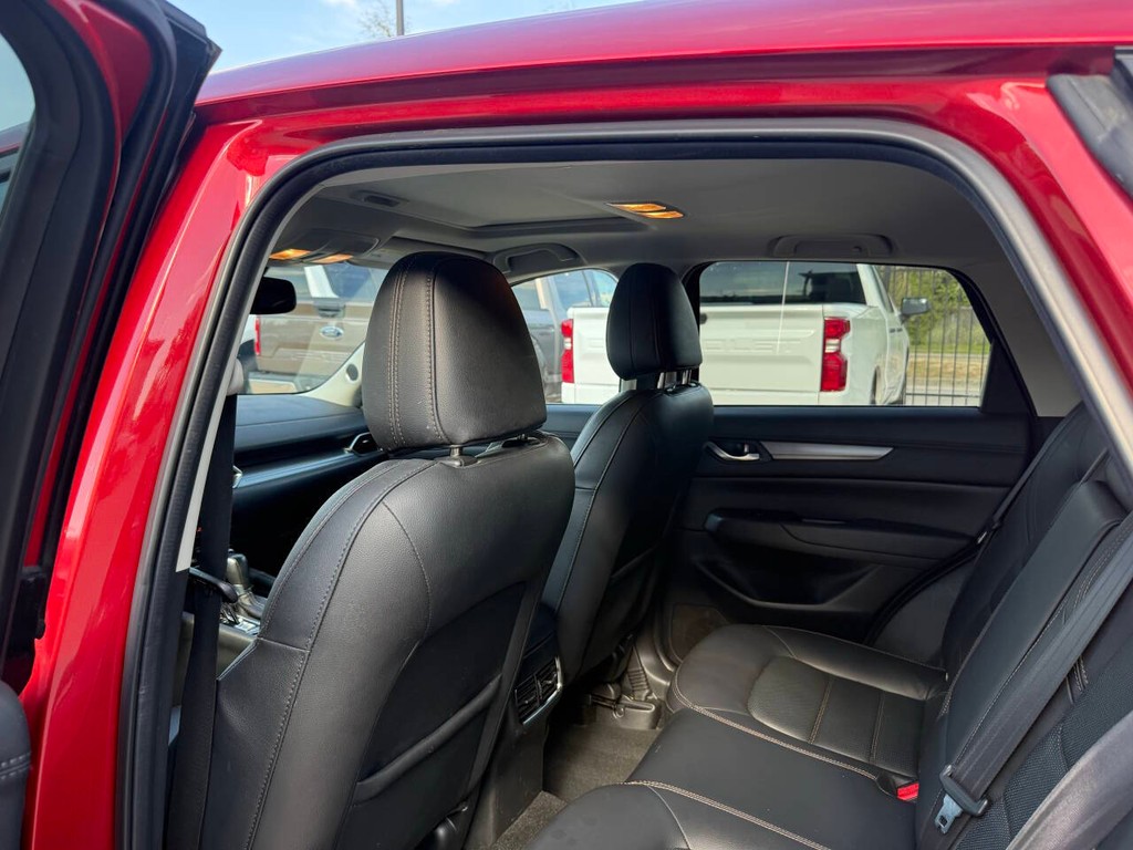 Mazda CX-5 Vehicle Full-screen Gallery Image 12