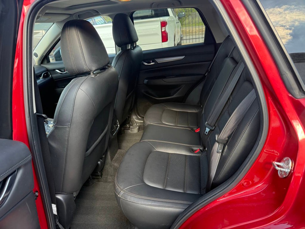 Mazda CX-5 Vehicle Full-screen Gallery Image 13