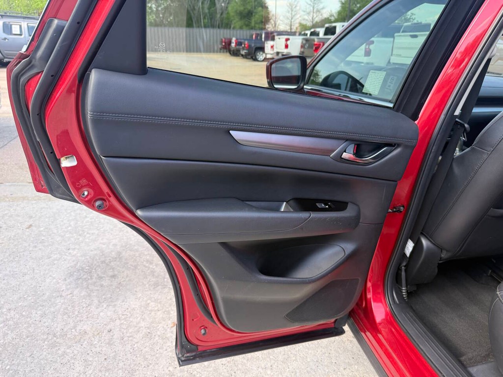 Mazda CX-5 Vehicle Full-screen Gallery Image 14