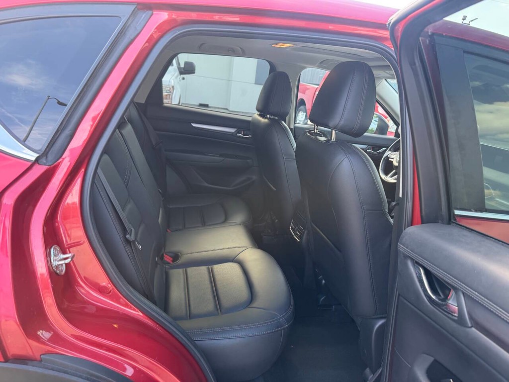 Mazda CX-5 Vehicle Full-screen Gallery Image 15