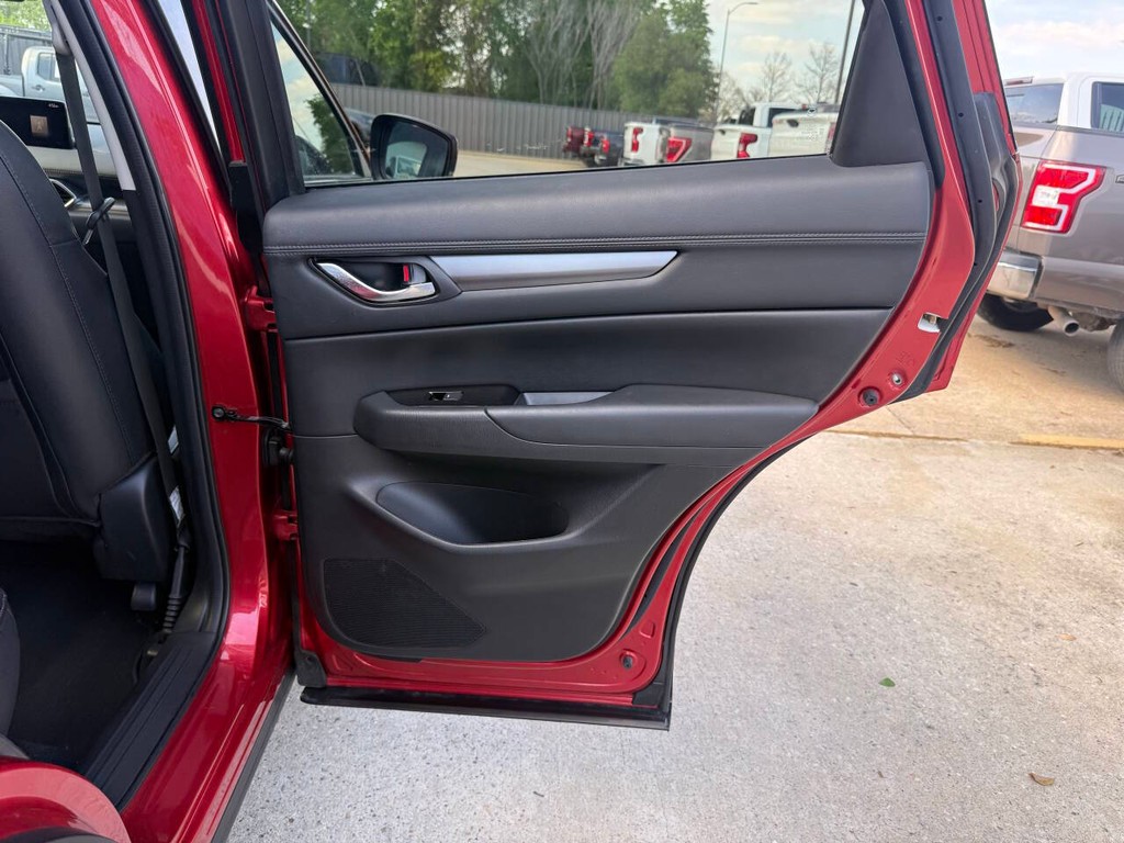 Mazda CX-5 Vehicle Full-screen Gallery Image 16