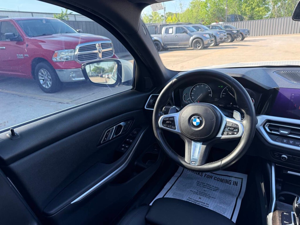 BMW 3 Series Vehicle Full-screen Gallery Image 19