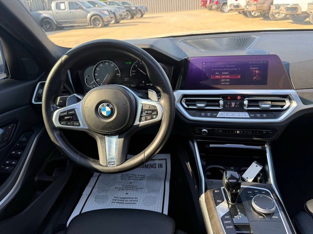 BMW 3 Series Vehicle Full-screen Gallery Image 21