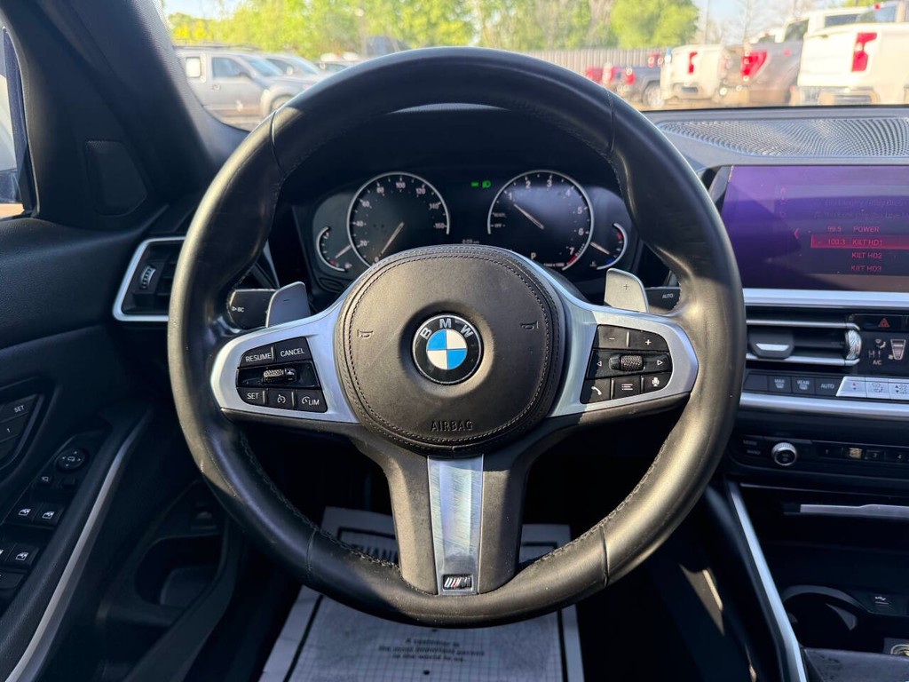 BMW 3 Series Vehicle Full-screen Gallery Image 22