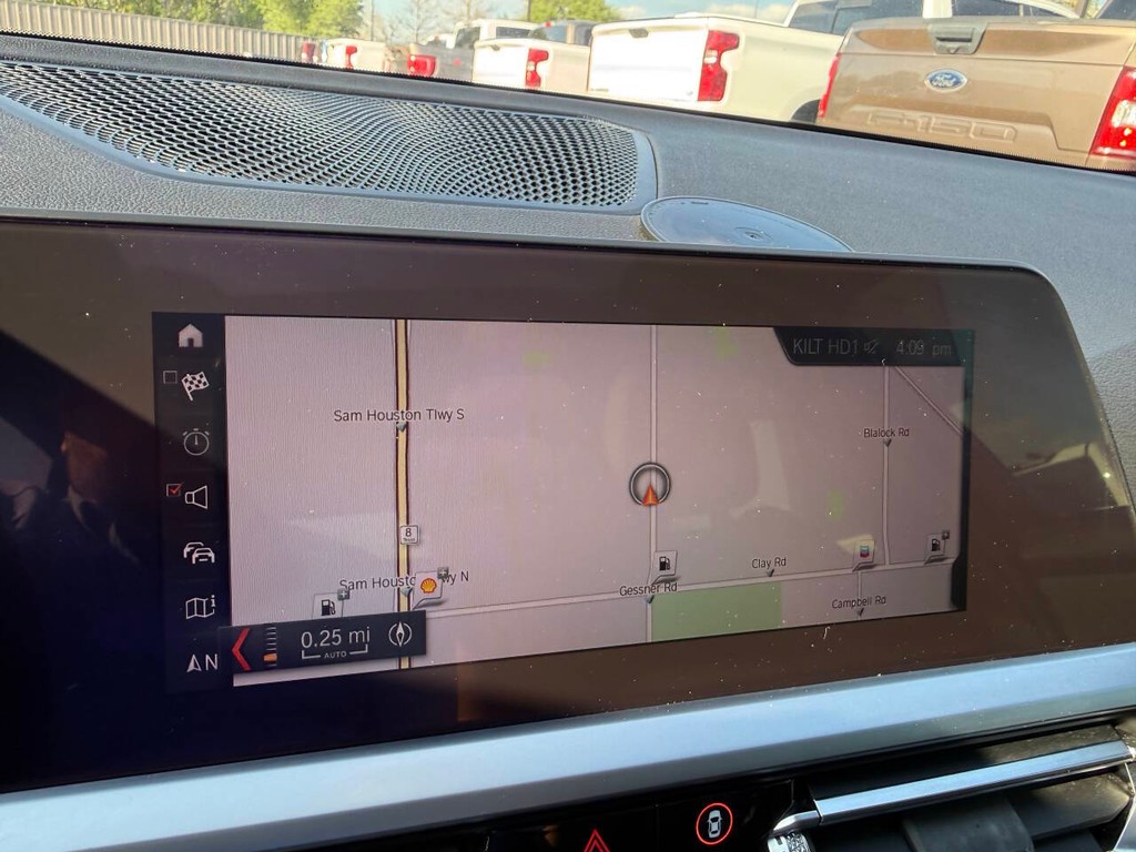 BMW 3 Series Vehicle Full-screen Gallery Image 27