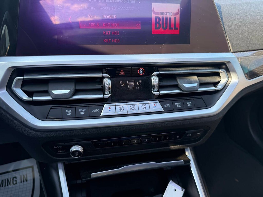 BMW 3 Series Vehicle Full-screen Gallery Image 28