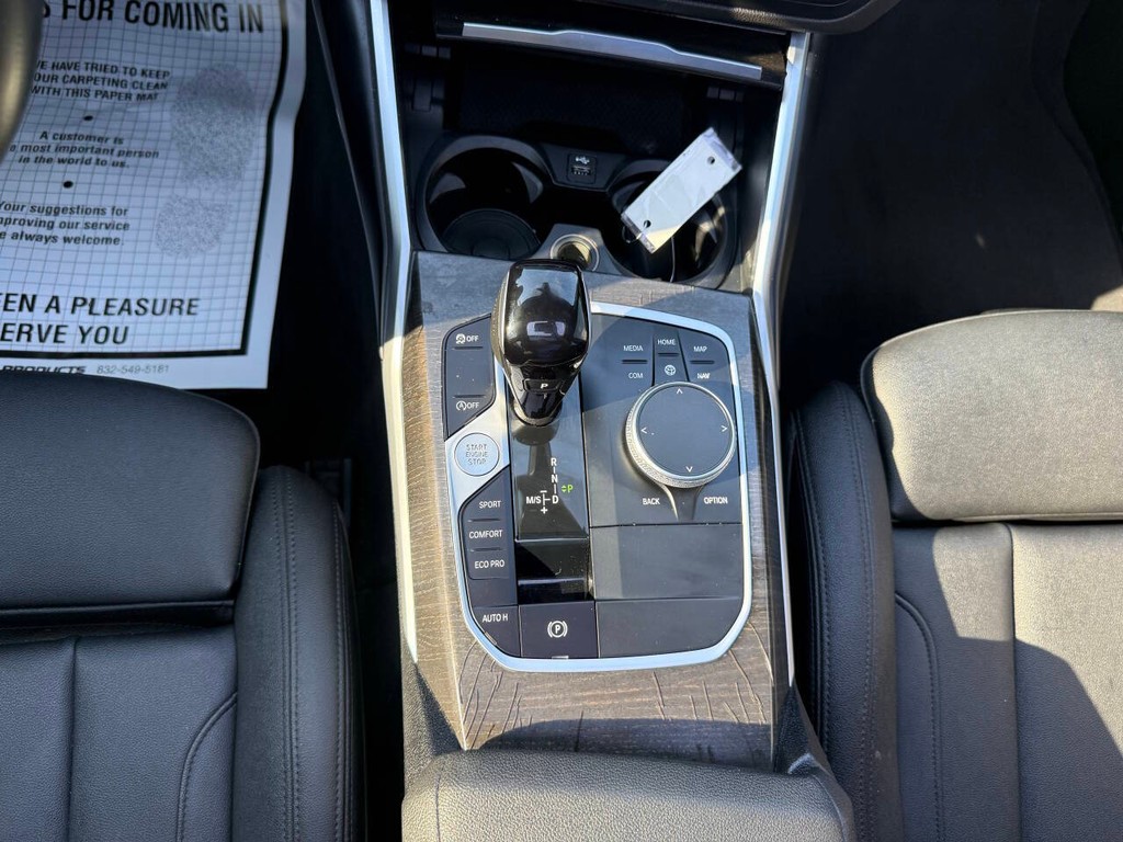 BMW 3 Series Vehicle Full-screen Gallery Image 29