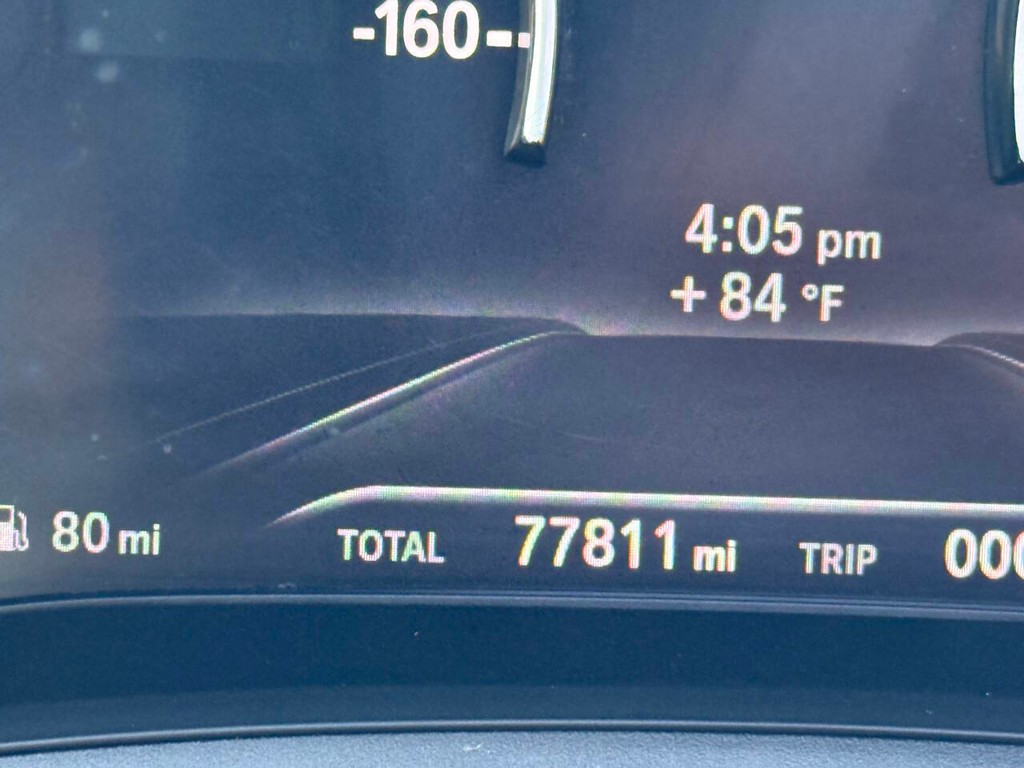 BMW 3 Series Vehicle Full-screen Gallery Image 33