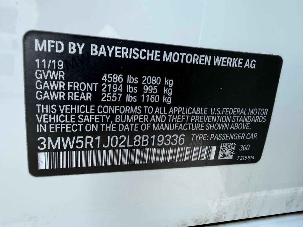 BMW 3 Series Vehicle Full-screen Gallery Image 34