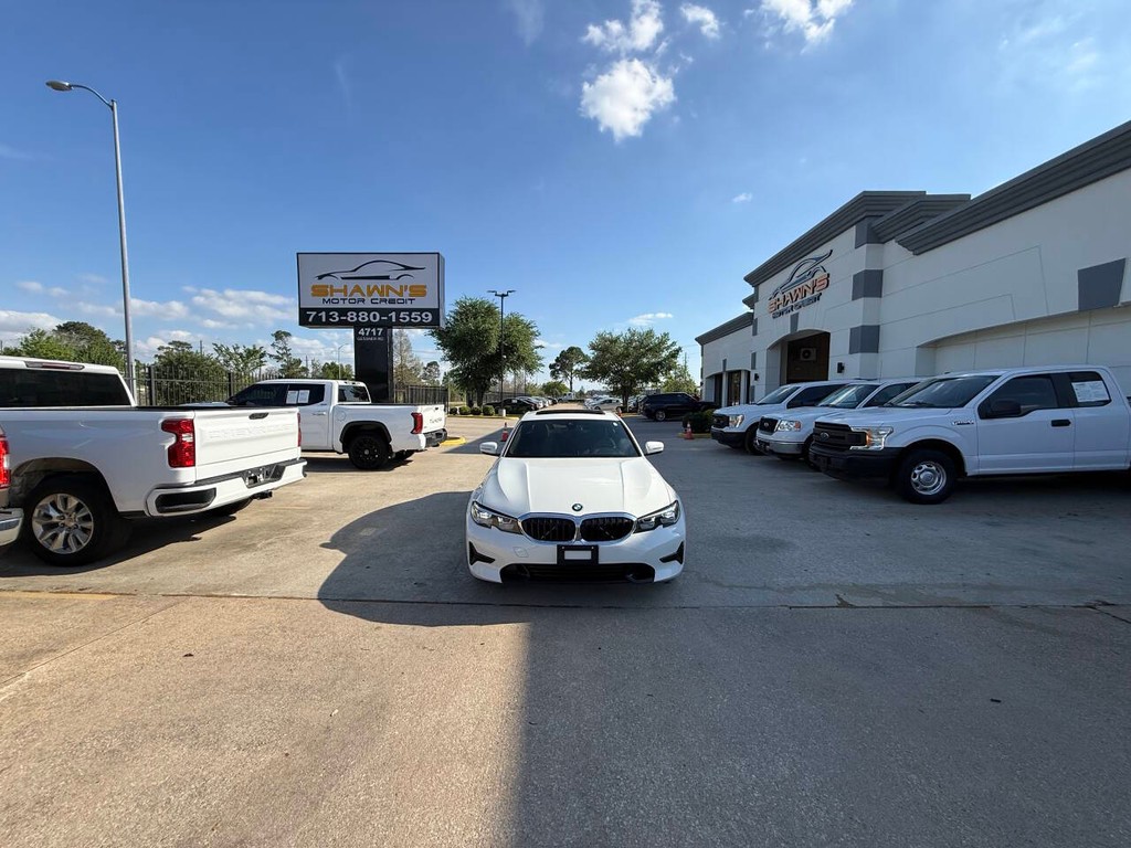 BMW 3 Series Vehicle Full-screen Gallery Image 41