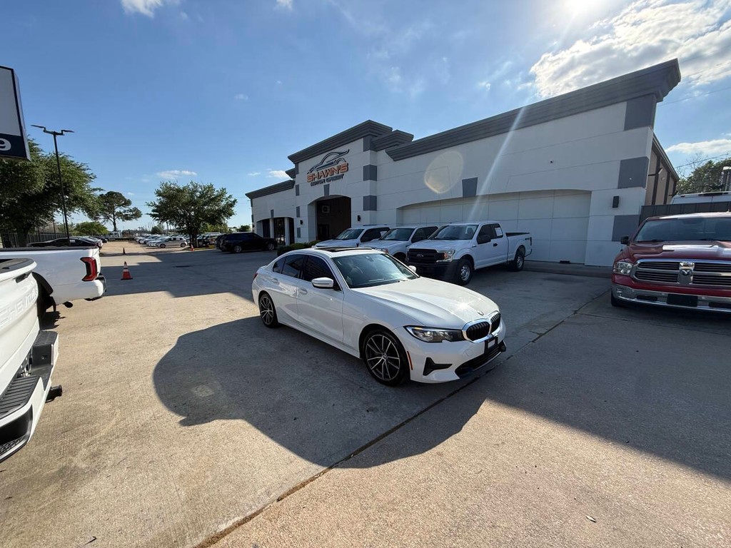 BMW 3 Series Vehicle Full-screen Gallery Image 44