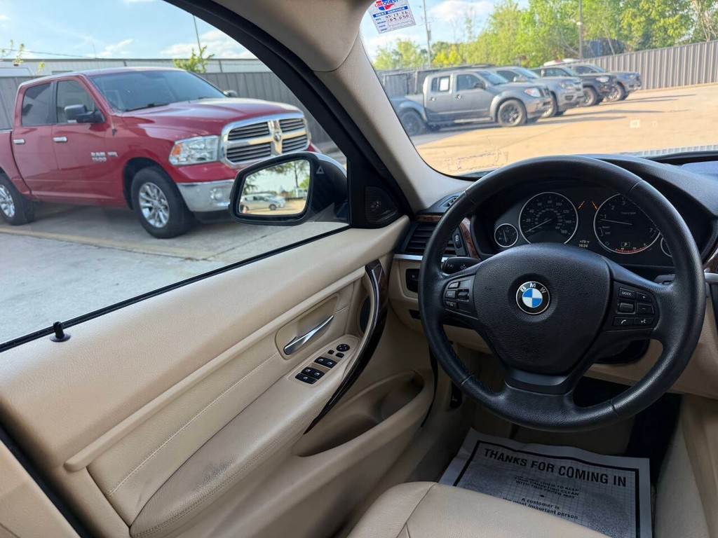 BMW 3 Series Vehicle Full-screen Gallery Image 19