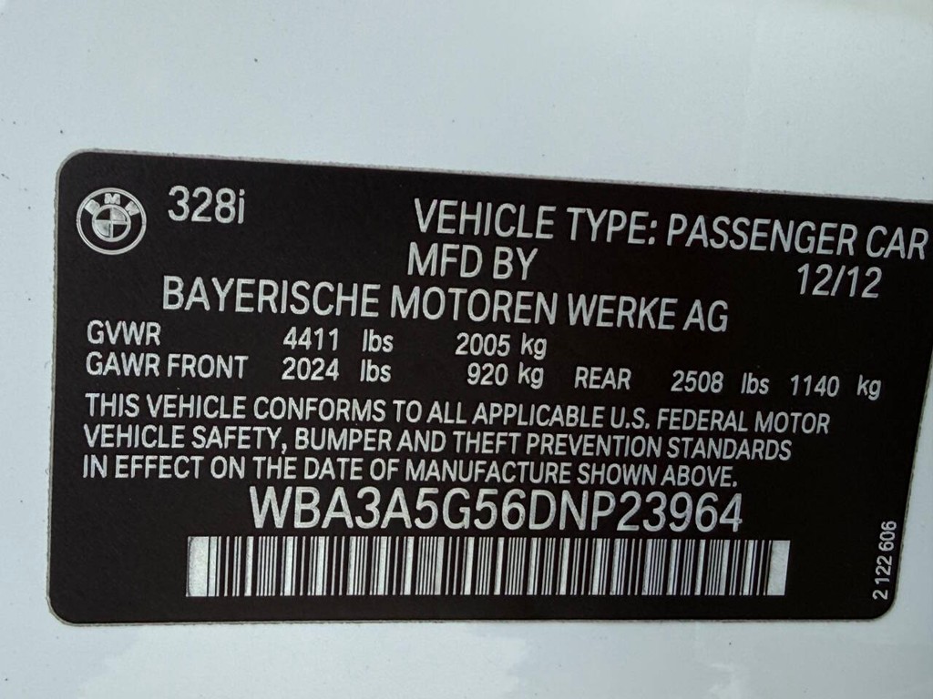 BMW 3 Series Vehicle Full-screen Gallery Image 34