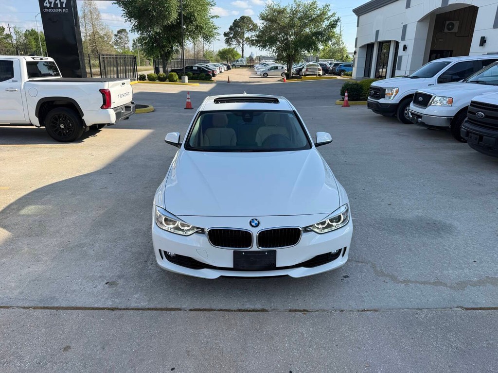 BMW 3 Series Vehicle Full-screen Gallery Image 39