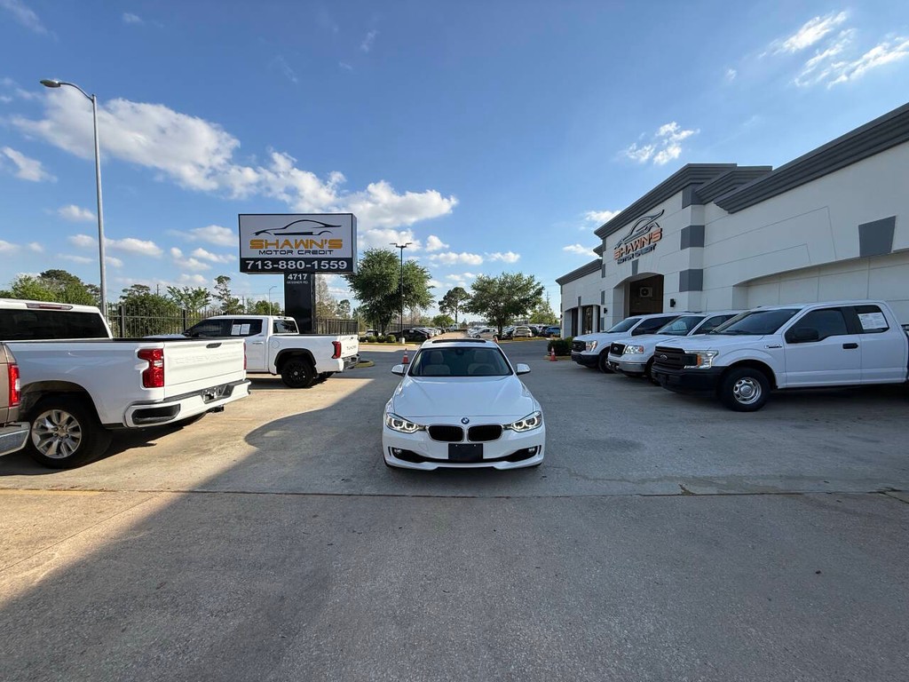 BMW 3 Series Vehicle Full-screen Gallery Image 41