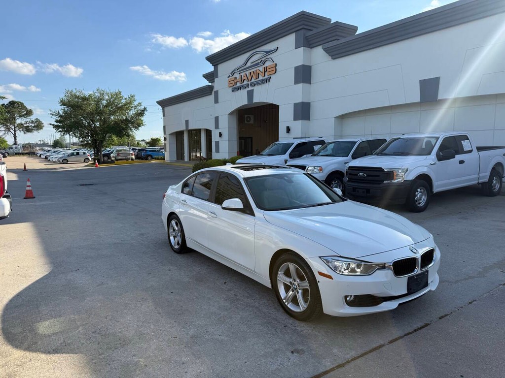 BMW 3 Series Vehicle Full-screen Gallery Image 42