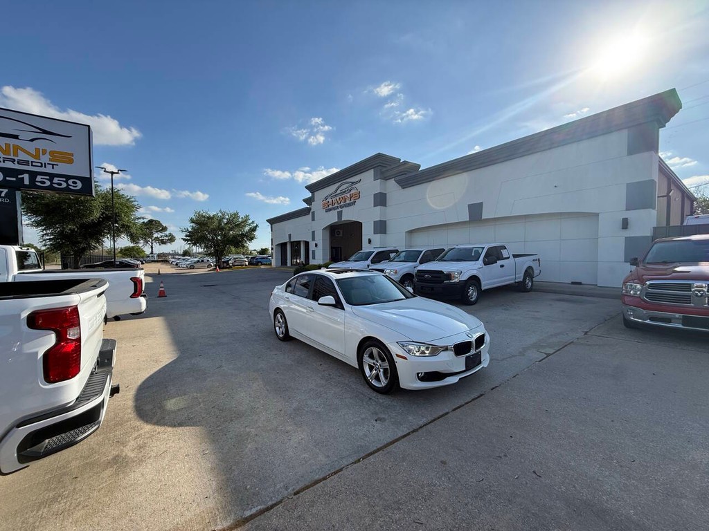 BMW 3 Series Vehicle Full-screen Gallery Image 44