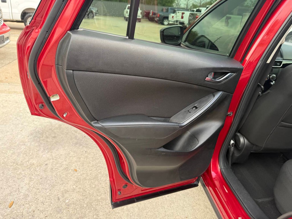 Mazda CX-5 Vehicle Full-screen Gallery Image 14