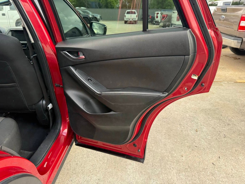 Mazda CX-5 Vehicle Full-screen Gallery Image 17