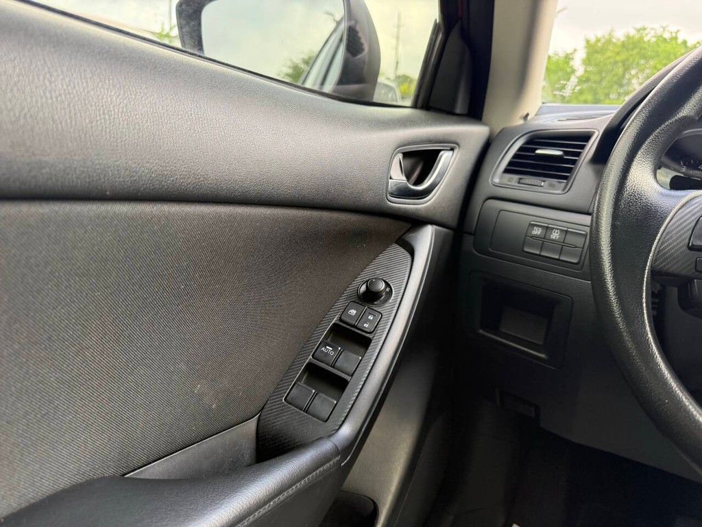 Mazda CX-5 Vehicle Full-screen Gallery Image 30