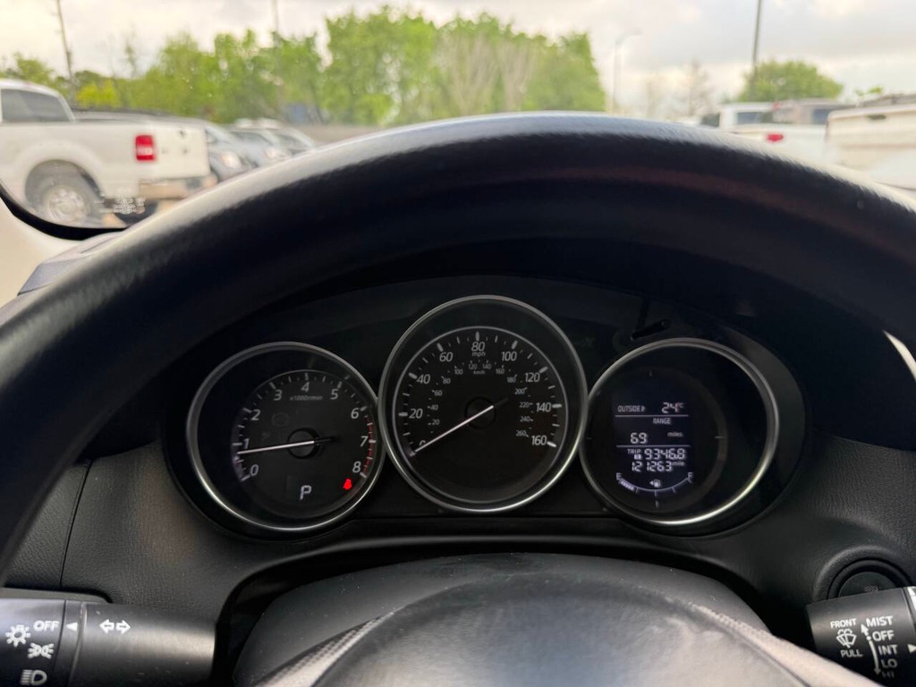 Mazda CX-5 Vehicle Full-screen Gallery Image 31