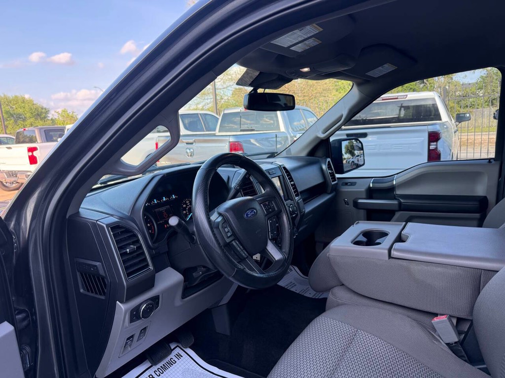 Ford F-150 Vehicle Full-screen Gallery Image 06