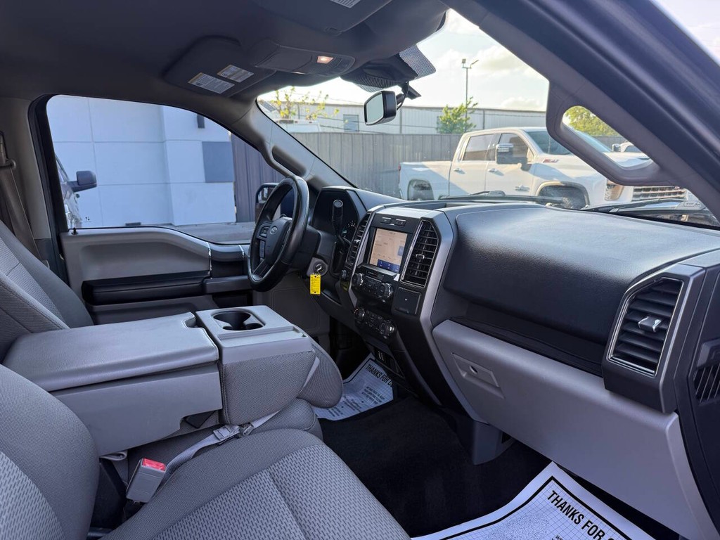 Ford F-150 Vehicle Full-screen Gallery Image 09