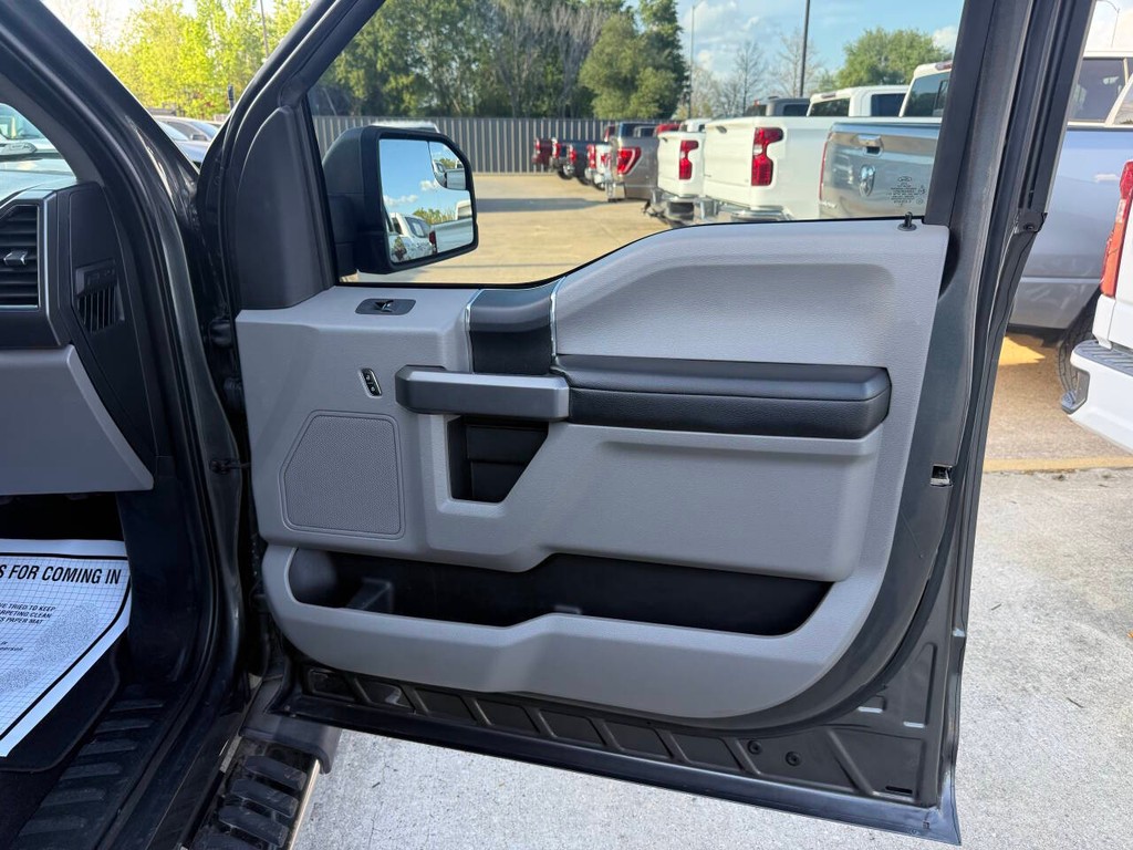 Ford F-150 Vehicle Full-screen Gallery Image 11