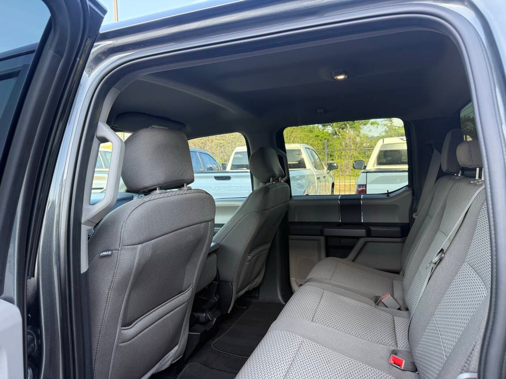 Ford F-150 Vehicle Full-screen Gallery Image 12