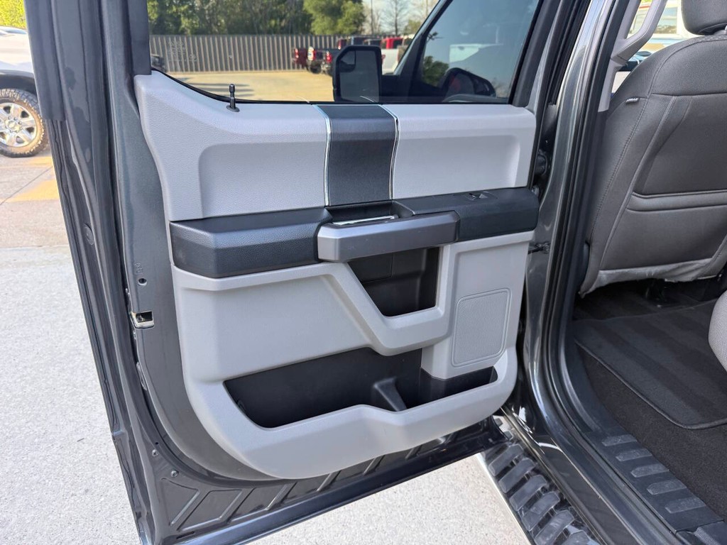 Ford F-150 Vehicle Full-screen Gallery Image 14