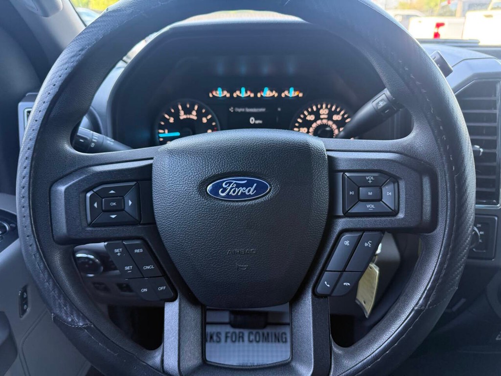 Ford F-150 Vehicle Full-screen Gallery Image 23