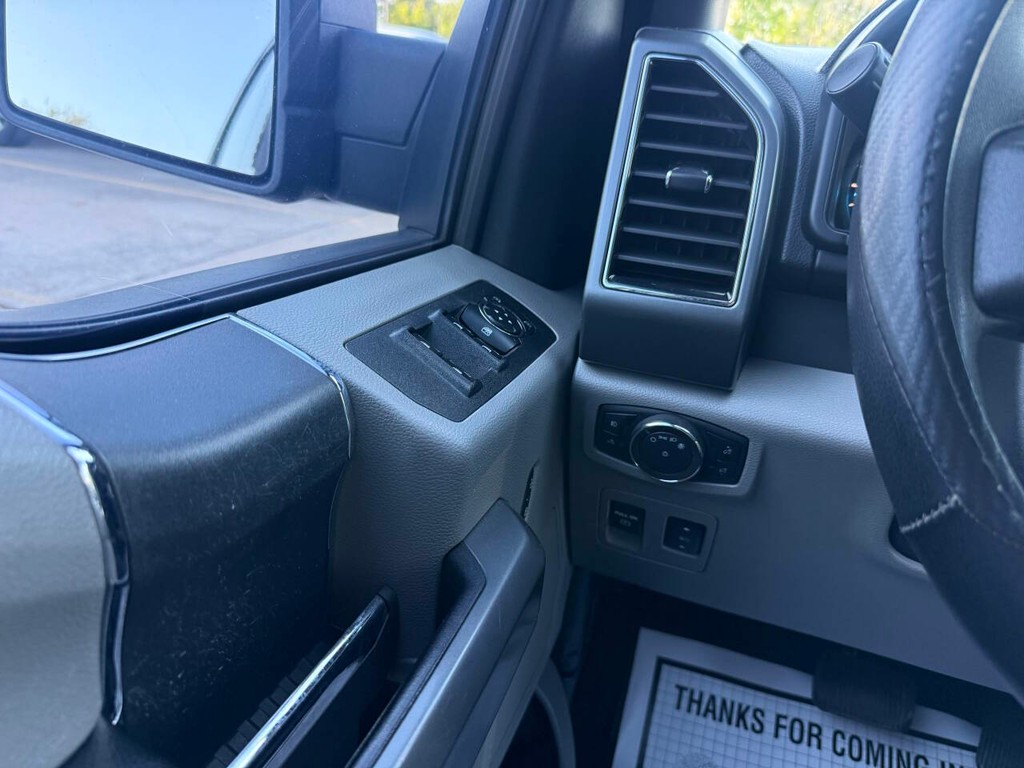 Ford F-150 Vehicle Full-screen Gallery Image 30