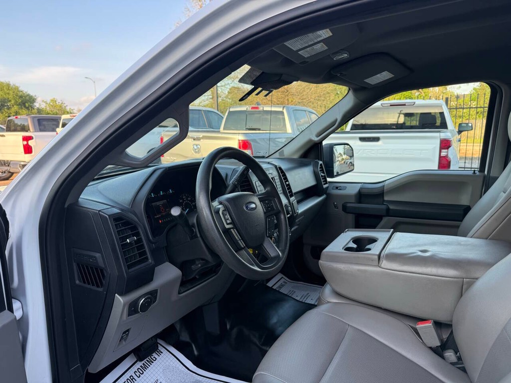 Ford F-150 Vehicle Full-screen Gallery Image 06