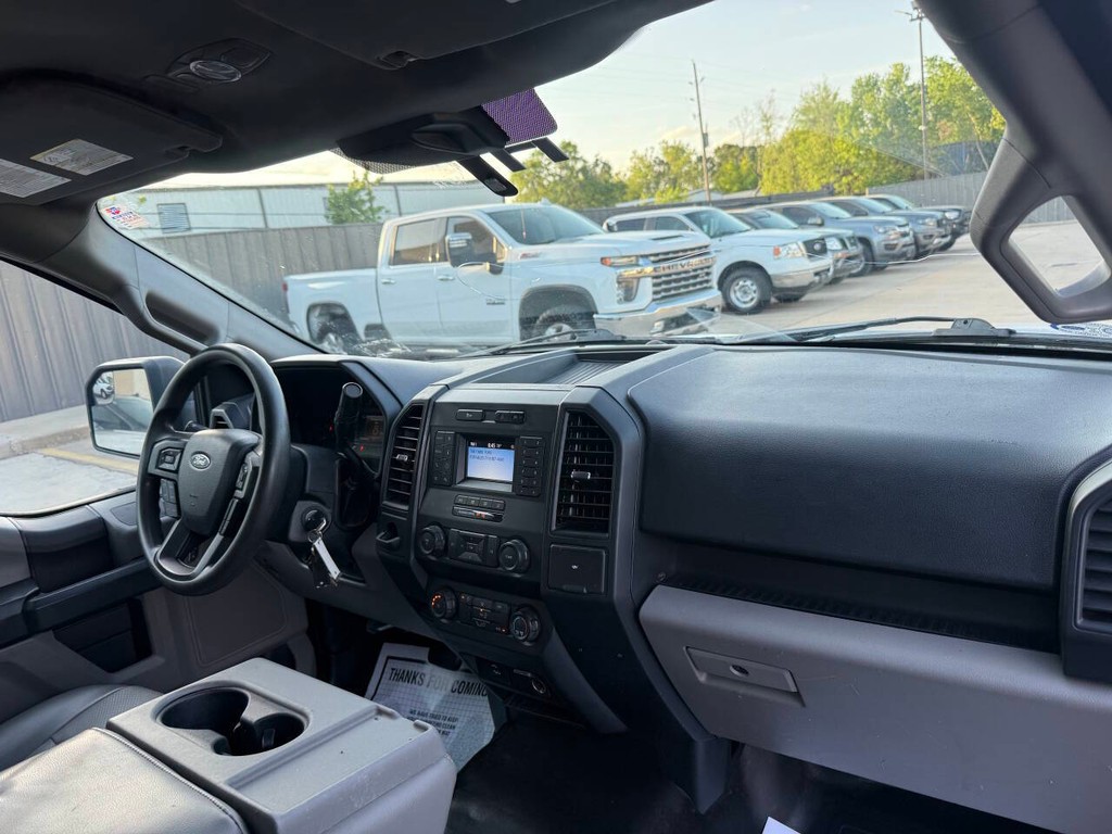 Ford F-150 Vehicle Full-screen Gallery Image 09