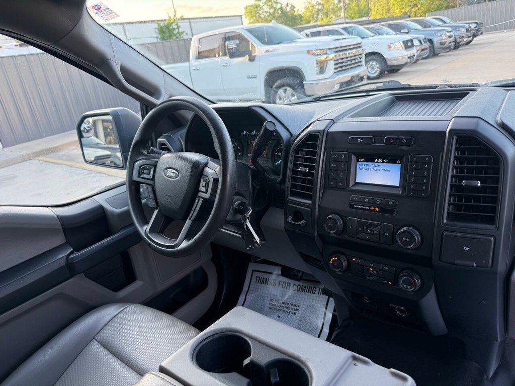 Ford F-150 Vehicle Full-screen Gallery Image 11