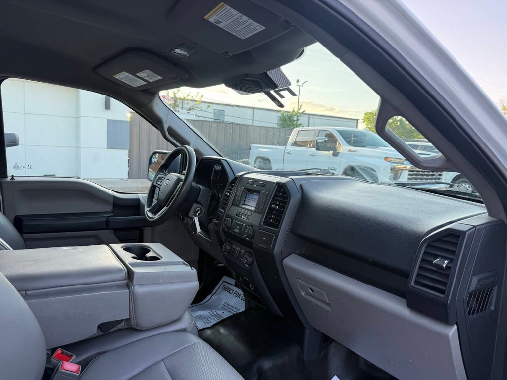 Ford F-150 Vehicle Full-screen Gallery Image 12