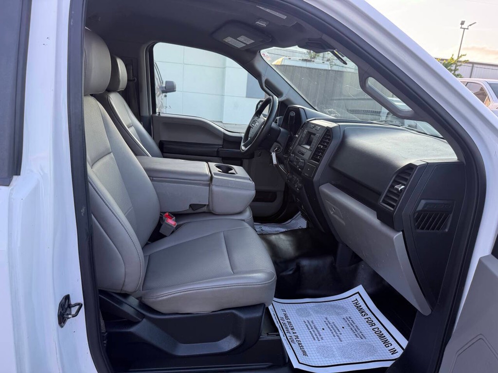 Ford F-150 Vehicle Full-screen Gallery Image 13