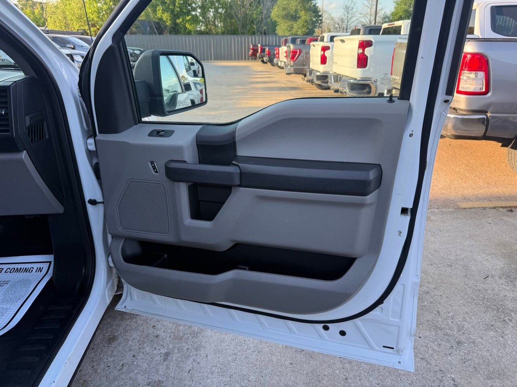 Ford F-150 Vehicle Full-screen Gallery Image 14