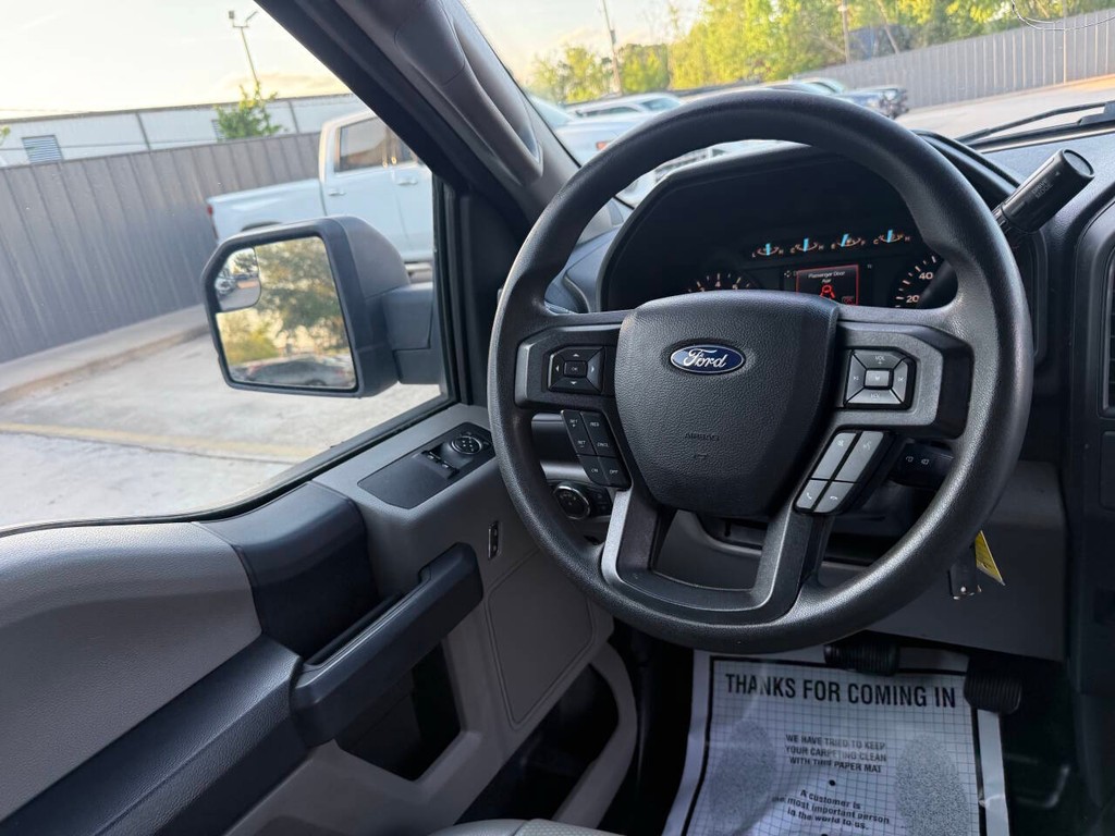 Ford F-150 Vehicle Full-screen Gallery Image 15