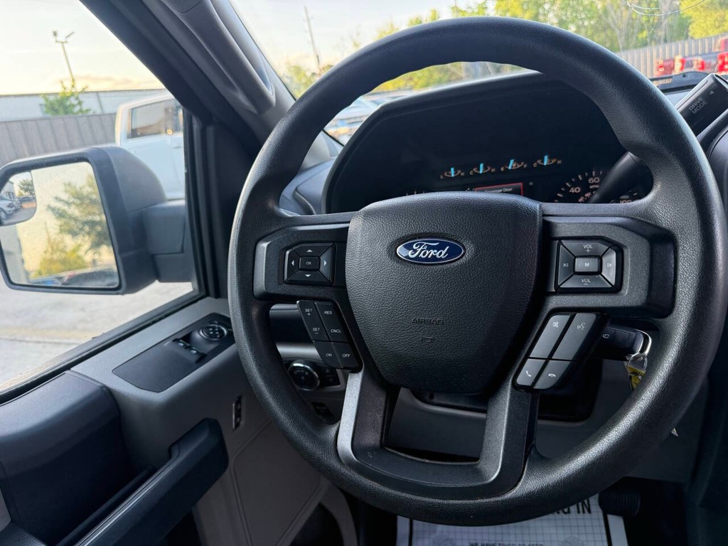 Ford F-150 Vehicle Full-screen Gallery Image 16