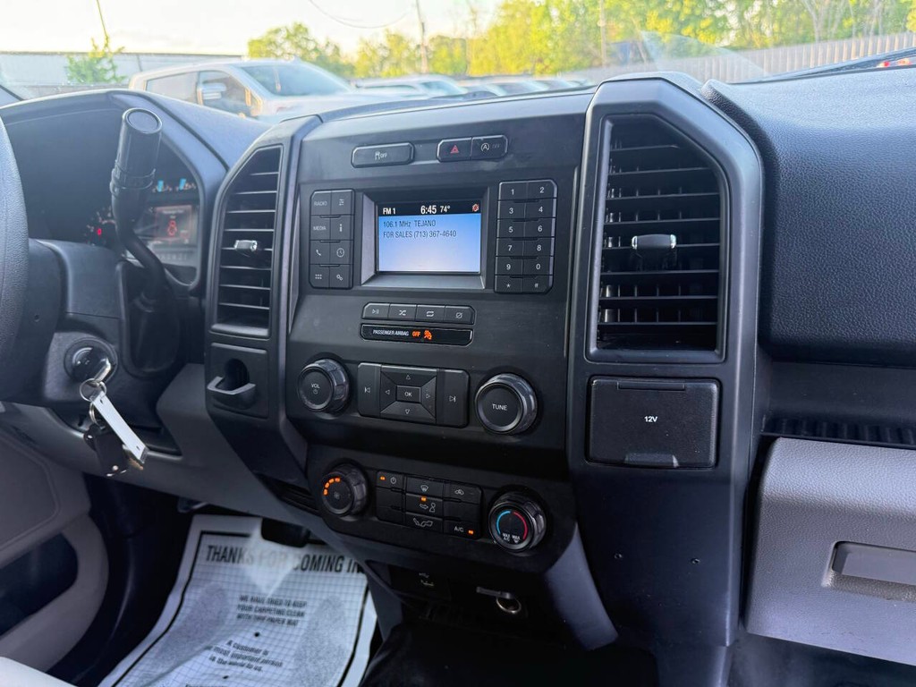 Ford F-150 Vehicle Full-screen Gallery Image 17