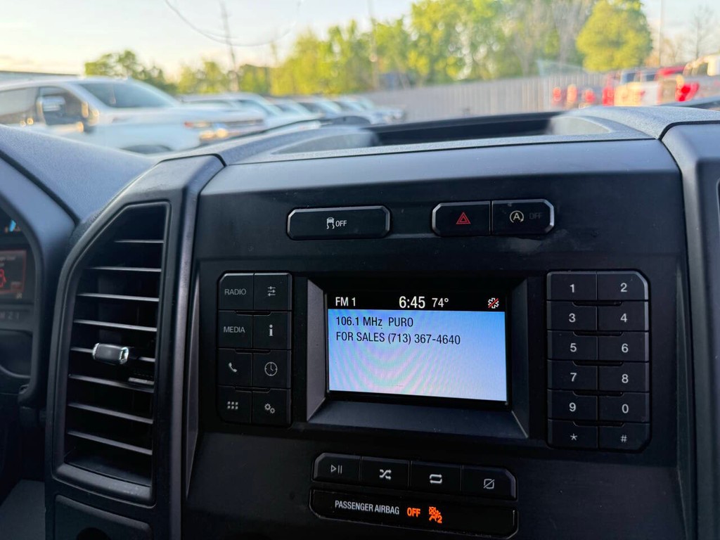 Ford F-150 Vehicle Full-screen Gallery Image 18