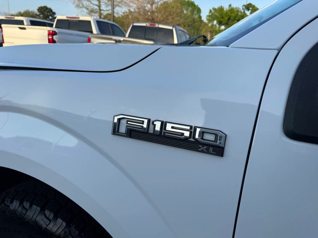 Ford F-150 Vehicle Full-screen Gallery Image 28