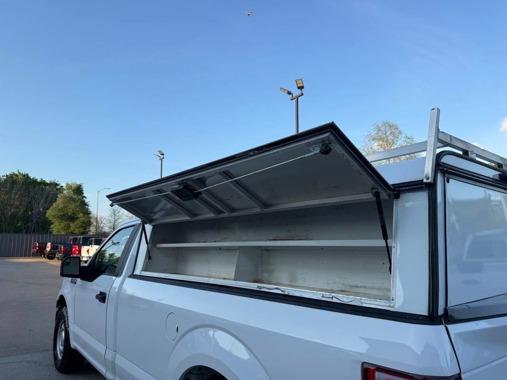 Ford F-150 Vehicle Full-screen Gallery Image 32