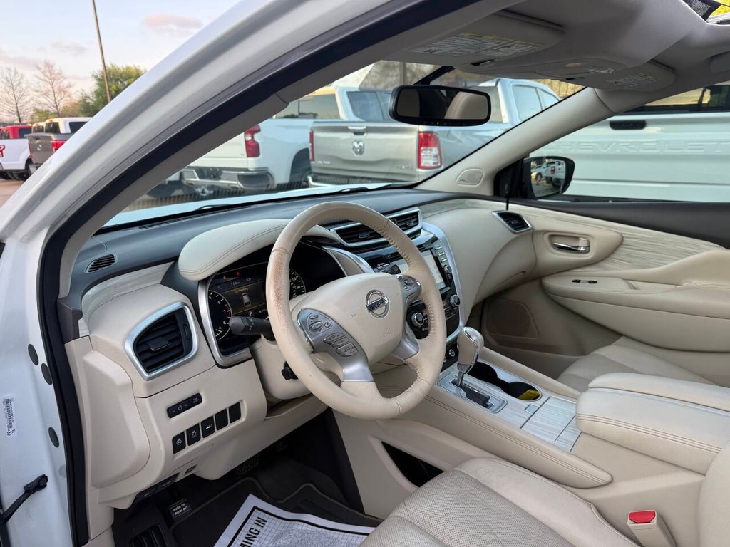 Nissan Murano Vehicle Full-screen Gallery Image 06