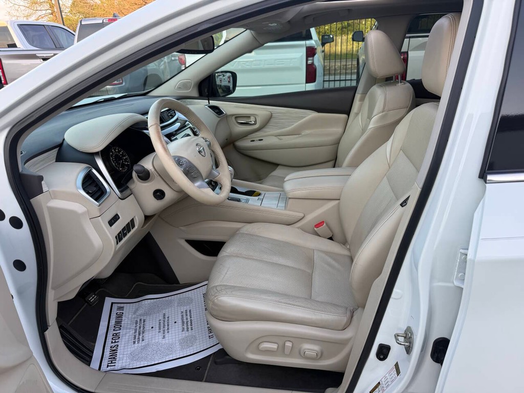 Nissan Murano Vehicle Full-screen Gallery Image 07