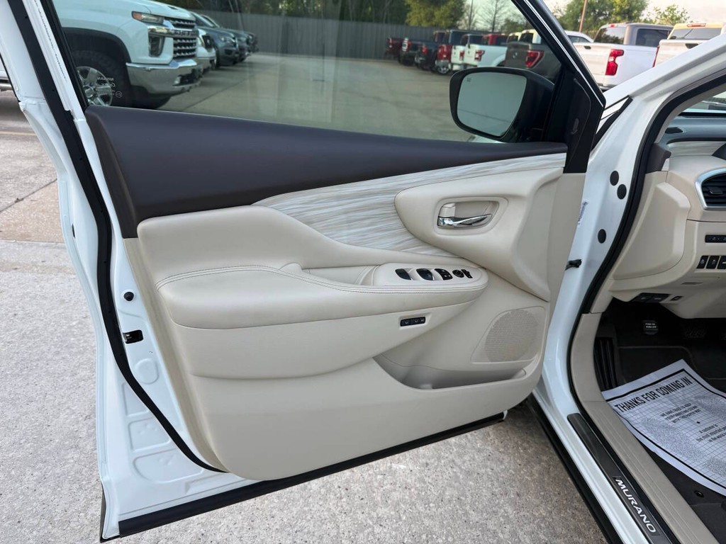 Nissan Murano Vehicle Full-screen Gallery Image 08