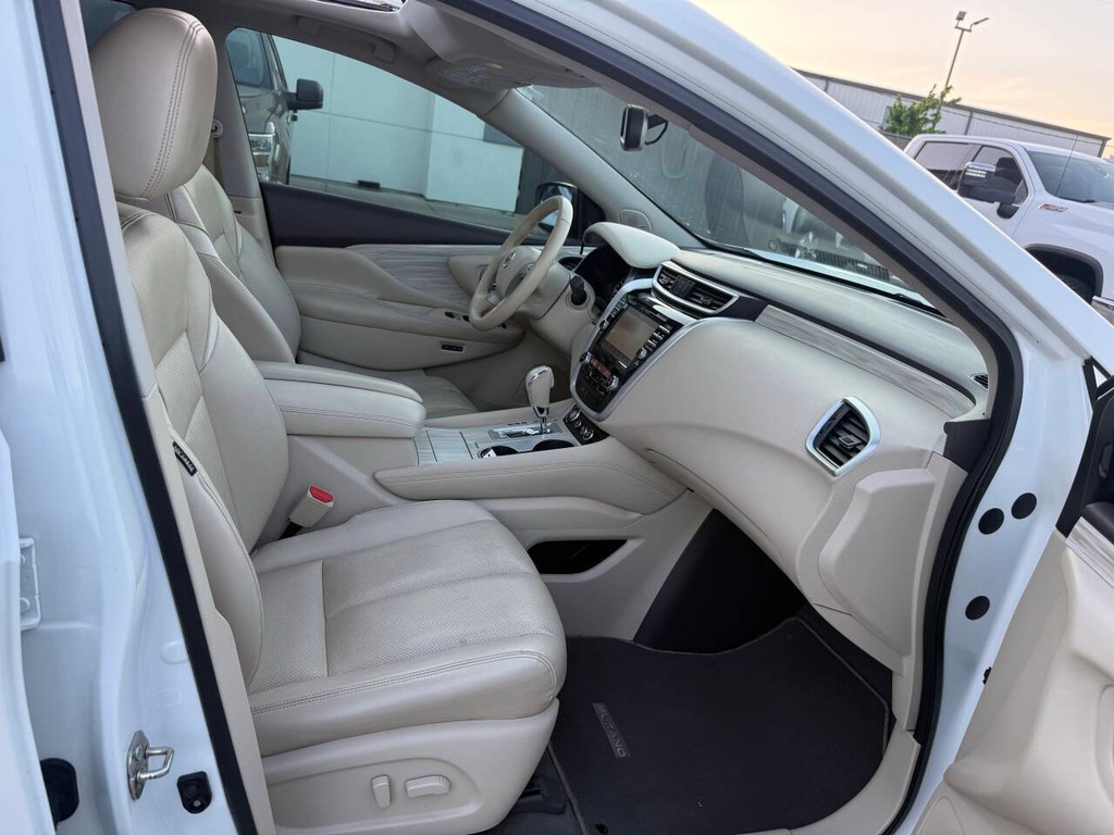 Nissan Murano Vehicle Full-screen Gallery Image 10